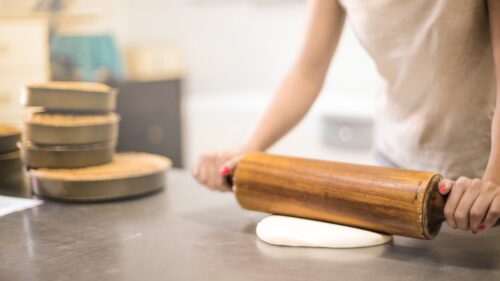 Neste post você confere os ingredientes e o modo de preparar uma deliciosa receita de bolo de milho verde