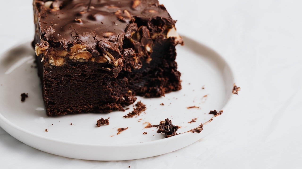 aprenda a fazer a receita perfeita de brownie para pagar a faculdade